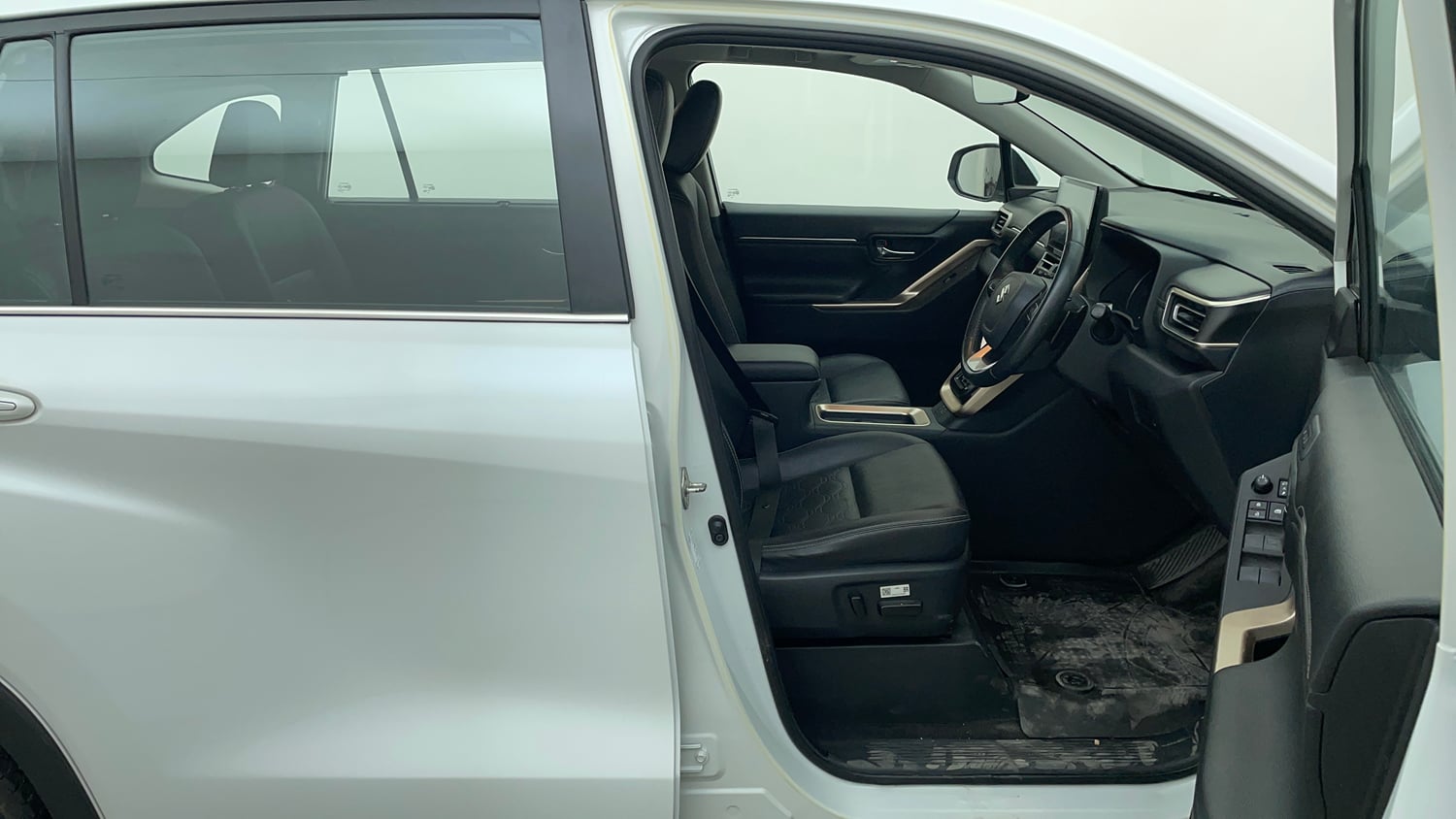 Used 2024 Maruti Suzuki Invicto Alpha Plus 7 STR Hybrid Automatic interior RIGHT SIDE FRONT DOOR CABIN VIEW