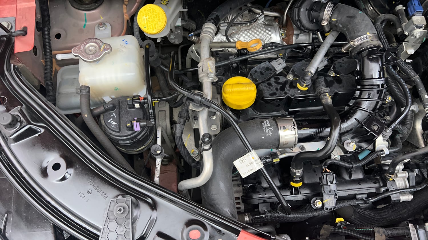Used 2023 Nissan Magnite XV Turbo CVT Petrol Automatic engine ENGINE RIGHT SIDE VIEW
