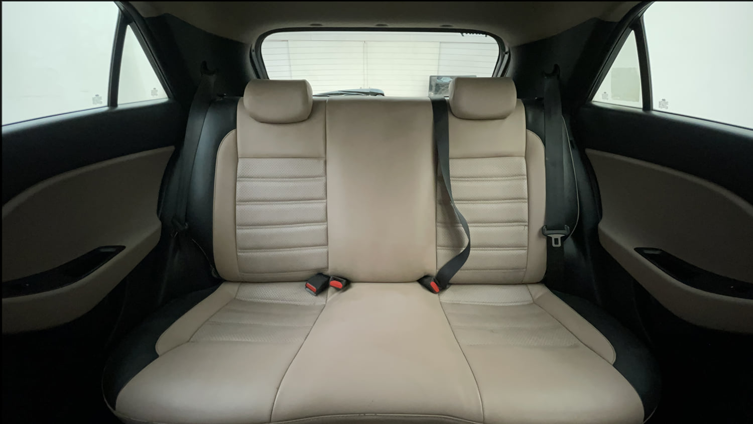 Used 2016 Hyundai Elite i20 Asta 1.2 Petrol Manual interior REAR SEAT CONDITION VIEW
