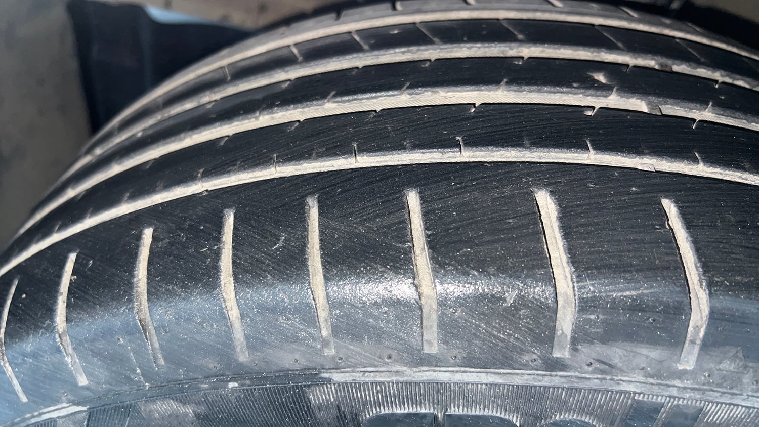 Used 2020 Maruti Suzuki Baleno Zeta Petrol Manual tyres LEFT FRONT TYRE TREAD VIEW