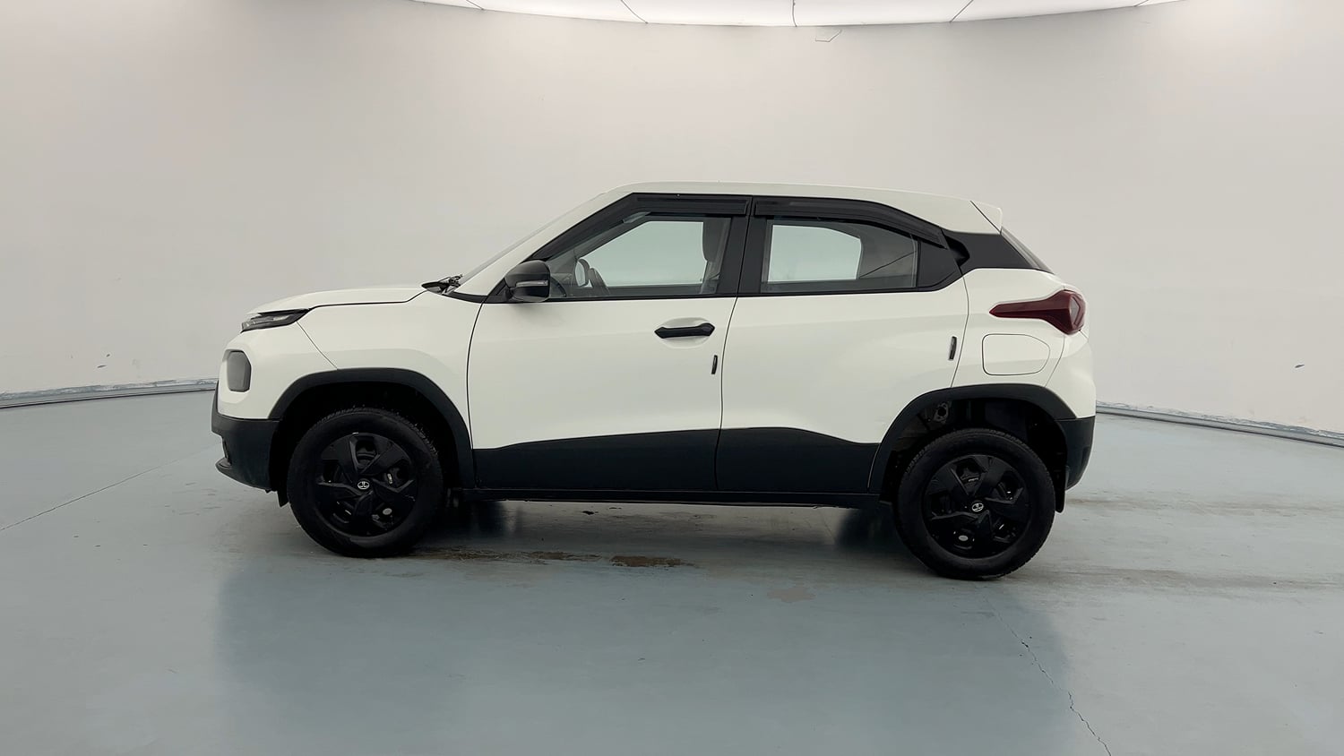 Used 2024 Tata Punch Pure MT Petrol Manual exterior LEFT SIDE VIEW