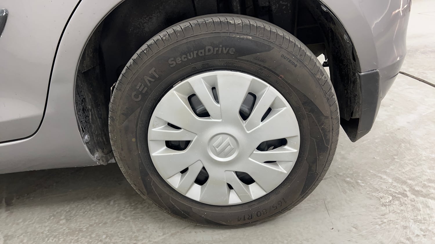 Used 2014 Maruti Suzuki Swift VXi Petrol Manual tyres LEFT REAR TYRE RIM VIEW