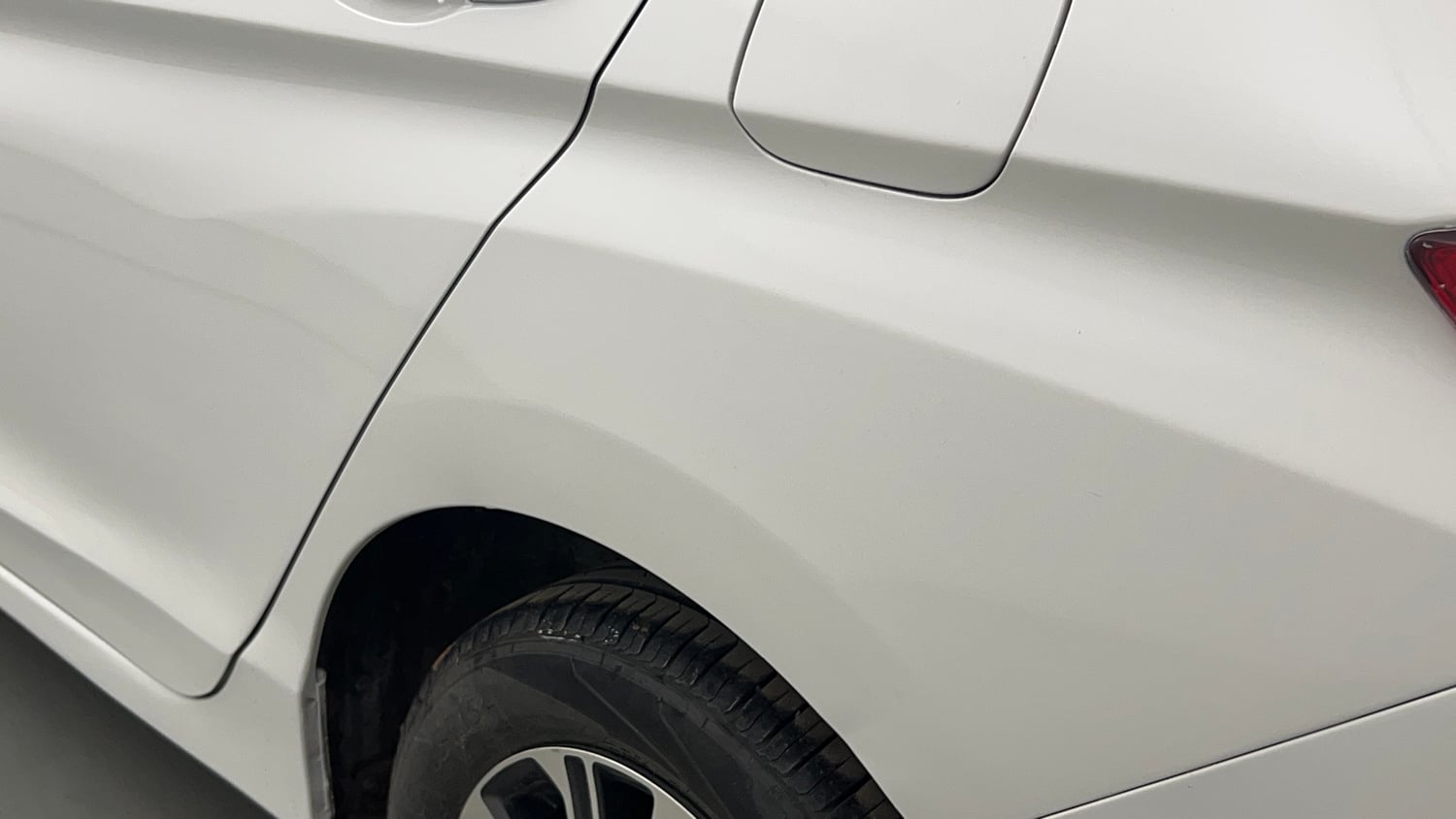 Used 2018 Honda City V CVT Petrol Petrol Automatic dents MINOR DENT
