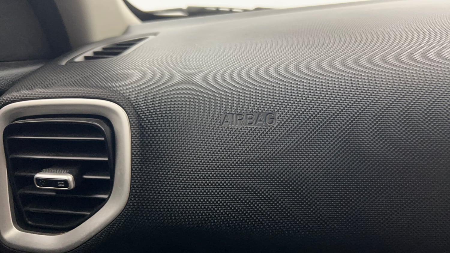 Used 2019 Hyundai Venue SX 1.4 (O) CRDi Diesel Manual top_features Side airbags
