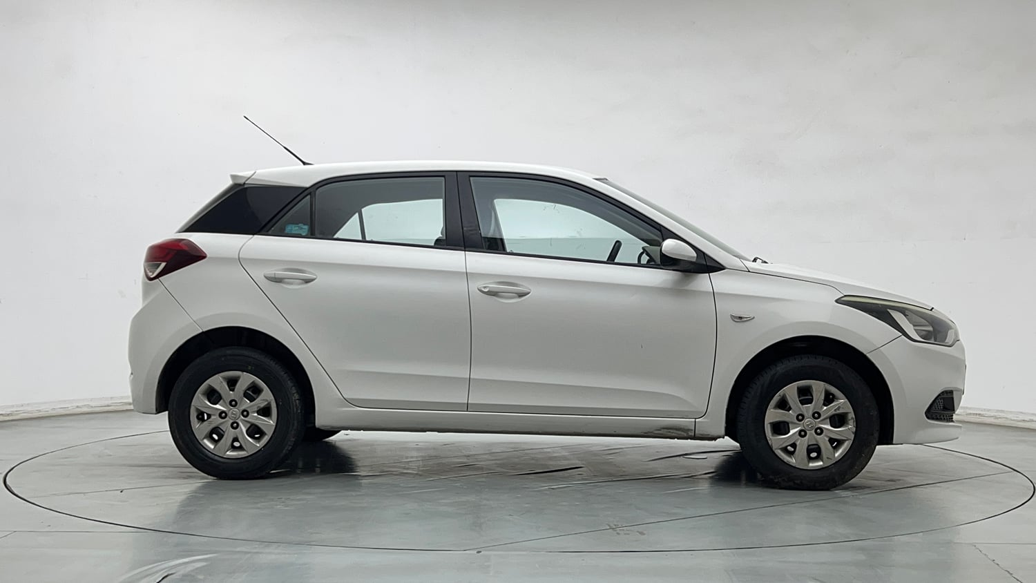 Used 2016 Hyundai Elite i20 Magna 1.2 Petrol Manual exterior RIGHT SIDE VIEW