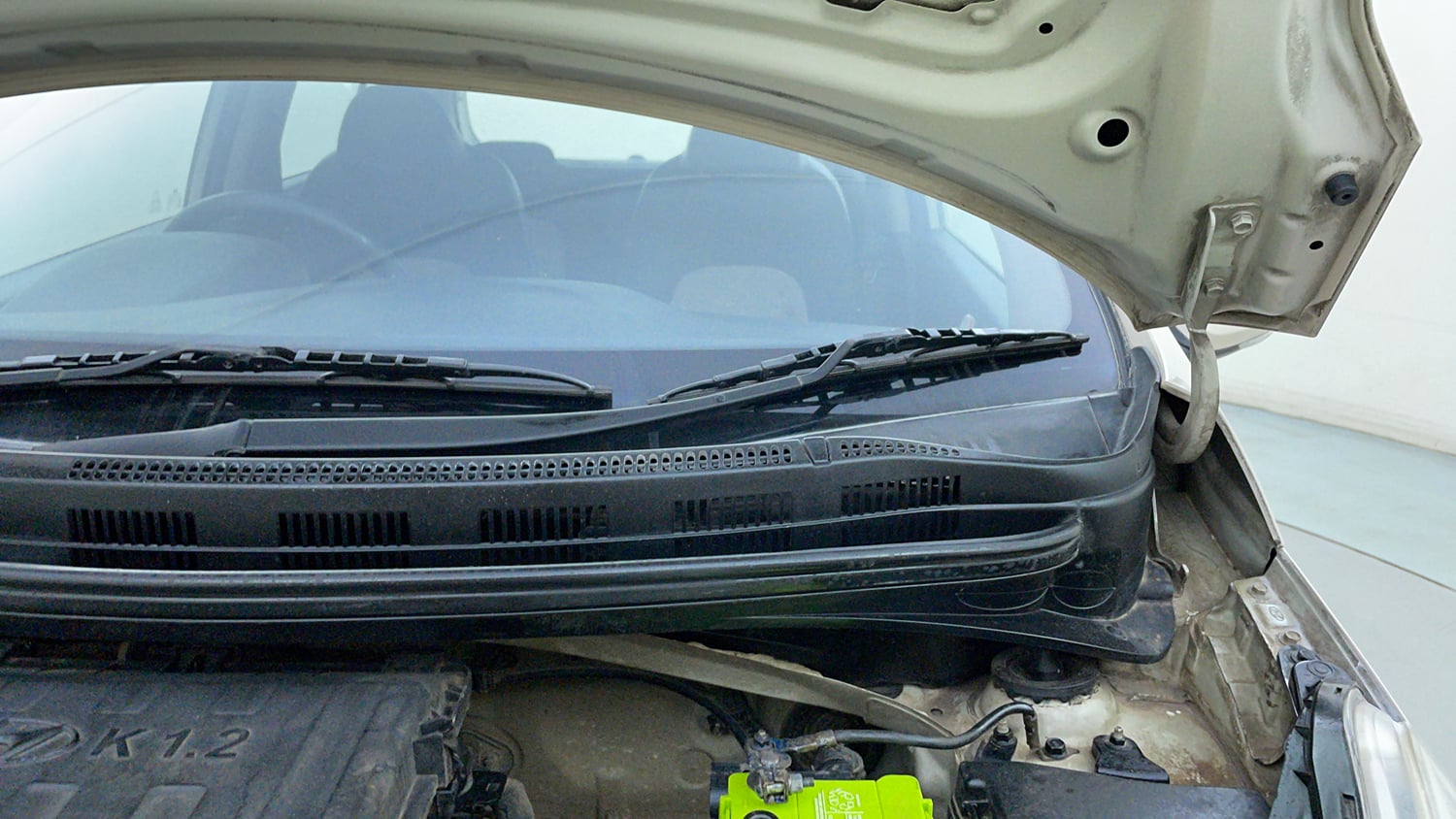 Used 2013 Hyundai Grand i10 Sportz 1.2 Kappa VTVT Petrol Manual engine ENGINE LEFT SIDE HINGE & APRON VIEW