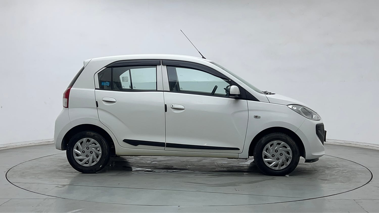Used 2020 Hyundai Santro Magna Petrol Manual exterior RIGHT SIDE VIEW