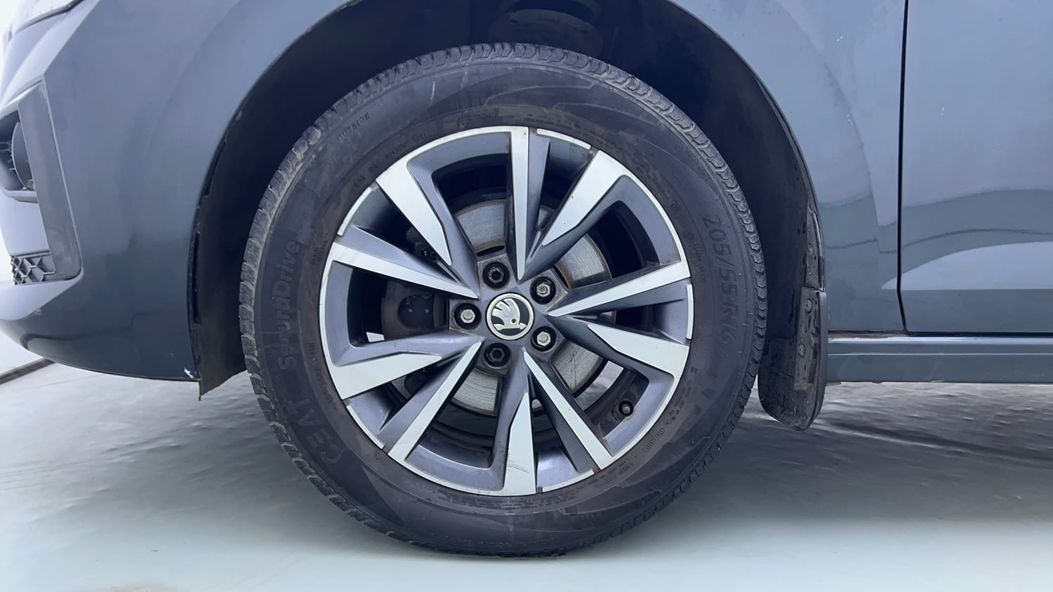 Used 2023 Skoda Slavia Style 1.0L TSI AT Petrol Automatic tyres LEFT FRONT TYRE RIM VIEW