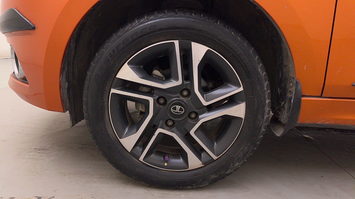 Used 2019 Tata Tiago Revotron XZ Plus Petrol Manual tyres LEFT FRONT TYRE RIM VIEW