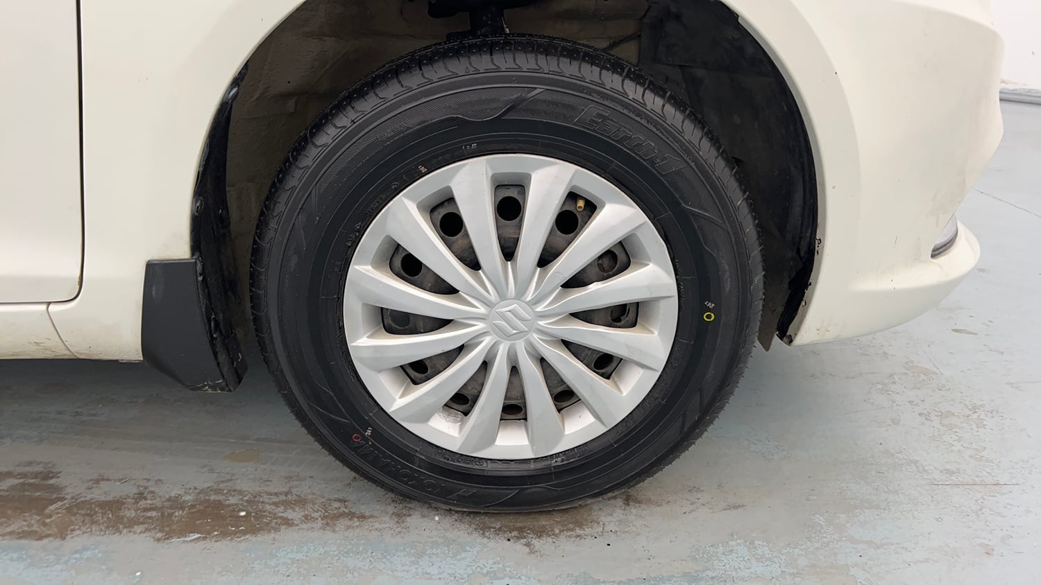 Used 2017 Maruti Suzuki Swift Dzire VDI Diesel Manual tyres RIGHT FRONT TYRE RIM VIEW