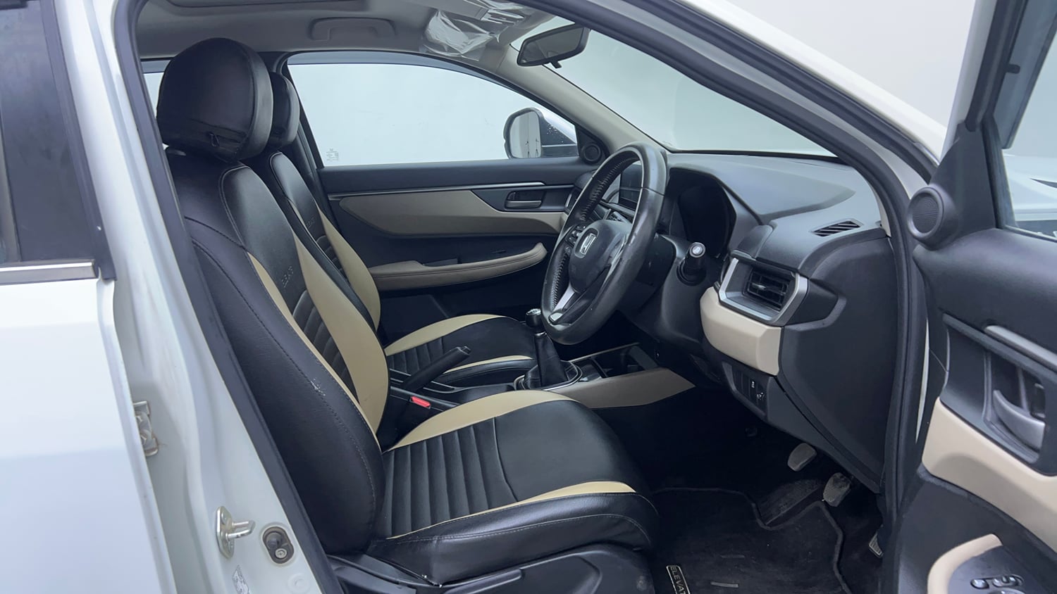 Used 2023 Honda Elevate VX MT Petrol Manual interior RIGHT SIDE FRONT DOOR CABIN VIEW