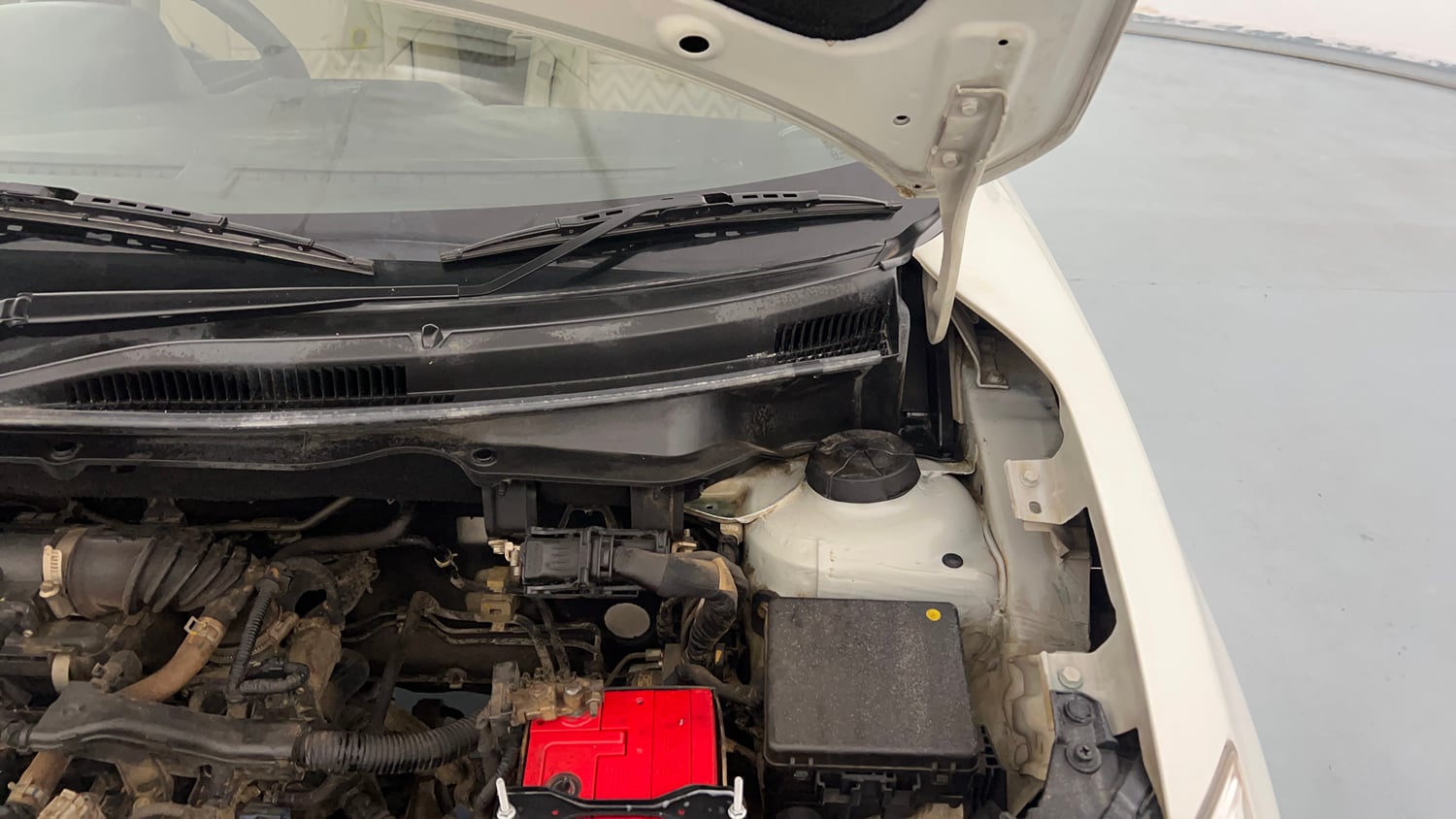 Used 2020 Maruti Suzuki Dzire ZXi Petrol Manual engine ENGINE LEFT SIDE HINGE & APRON VIEW