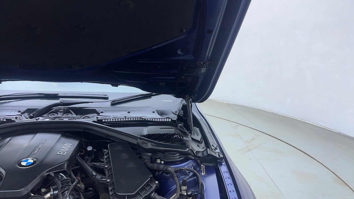 Used 2018 BMW 3 Series 320d Luxury Line Diesel Automatic engine ENGINE LEFT SIDE HINGE & APRON VIEW