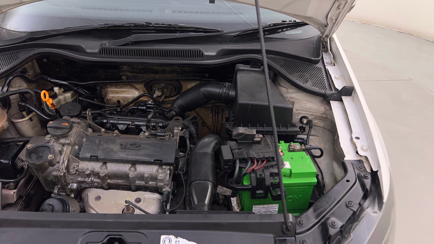 Used 2013 Volkswagen Polo Highline1.2L (P) Petrol Manual engine ENGINE LEFT SIDE HINGE & APRON VIEW