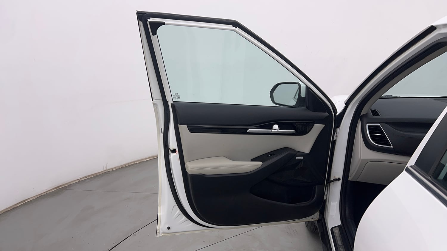Used 2020 Kia Seltos HTX Plus 1.5 Diesel Diesel Manual interior LEFT FRONT DOOR OPEN VIEW
