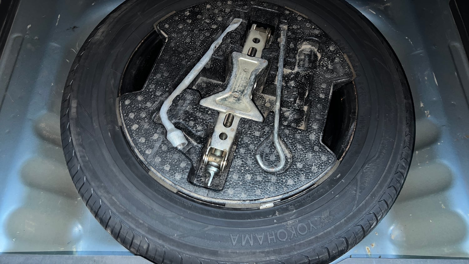 Used 2017 Maruti Suzuki Vitara Brezza ZDi+ Dual Tone Diesel Manual tyres SPARE TYRE VIEW