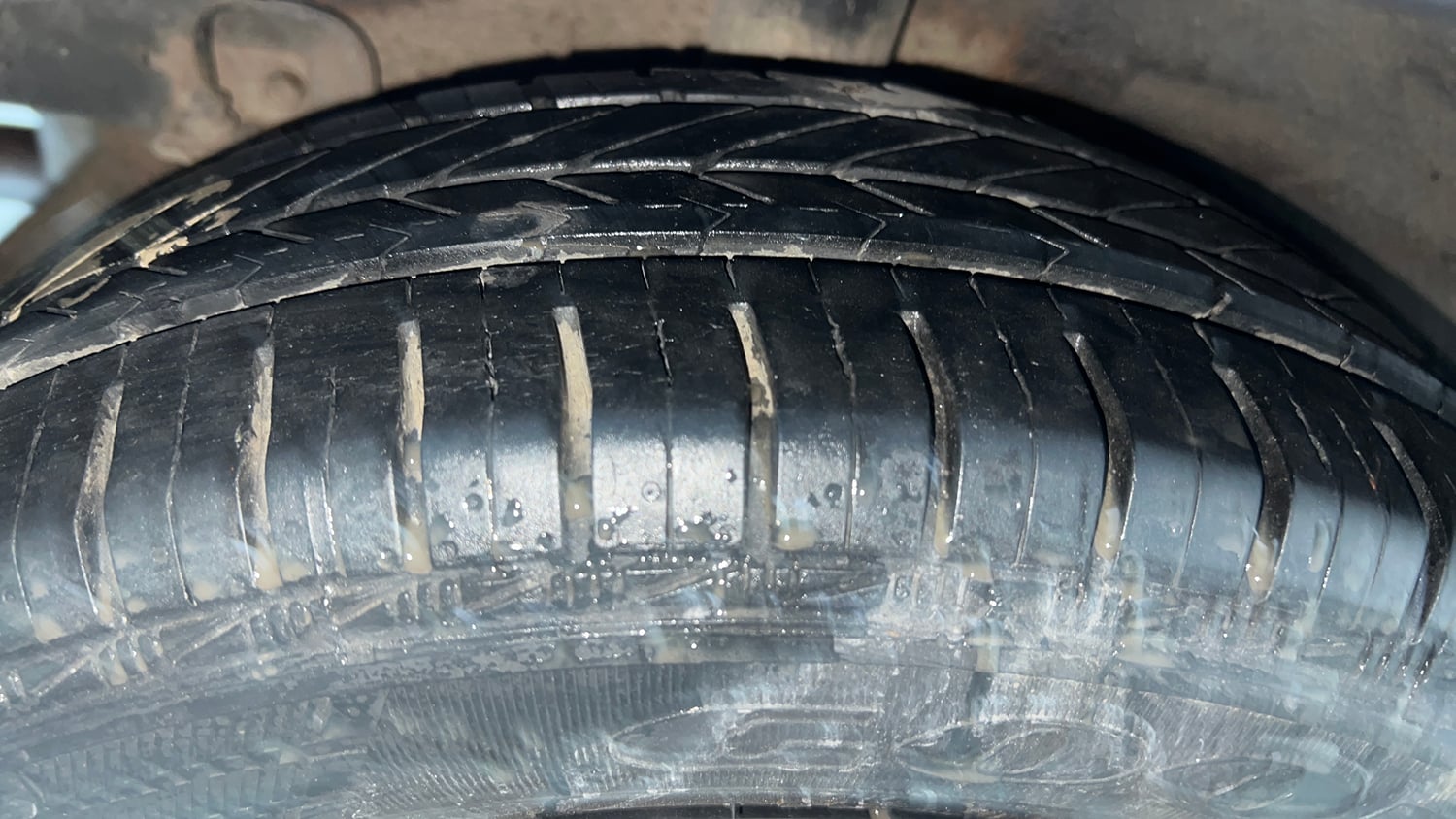 Used 2017 Hyundai Grand i10 Sportz (O) AT 1.2 Kappa VTVT Petrol Automatic tyres RIGHT REAR TYRE TREAD VIEW