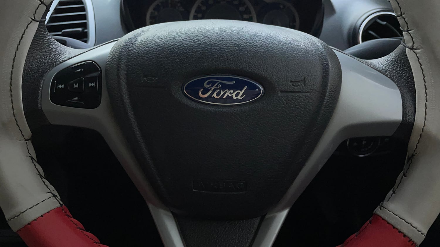 Used 2015 Ford Figo Titanium1.5 TDCi Diesel Manual top_features Airbags
