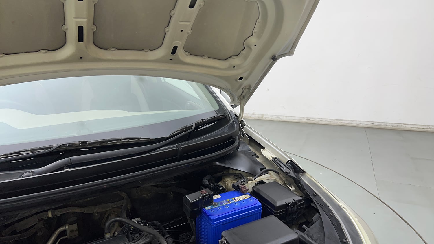 Used 2016 Hyundai Elite i20 Magna 1.2 Petrol Manual engine ENGINE LEFT SIDE HINGE & APRON VIEW