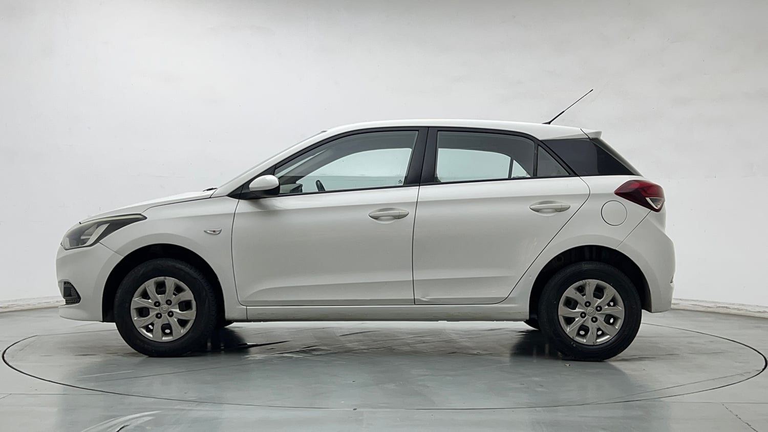 Used 2016 Hyundai Elite i20 Magna 1.2 Petrol Manual exterior LEFT SIDE VIEW