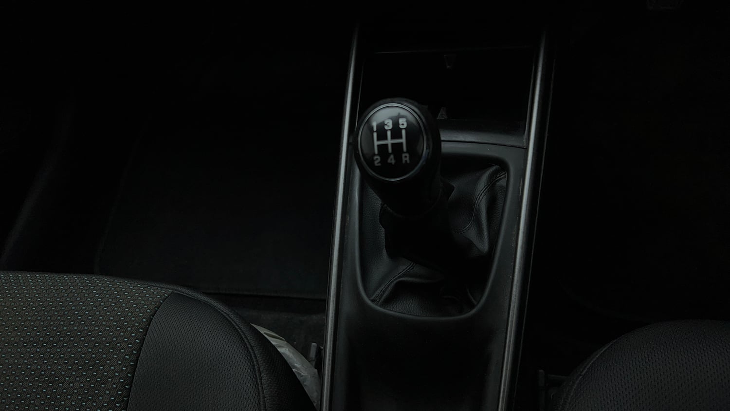 Used 2020 Maruti Suzuki Baleno Zeta Petrol Manual interior GEAR  KNOB VIEW