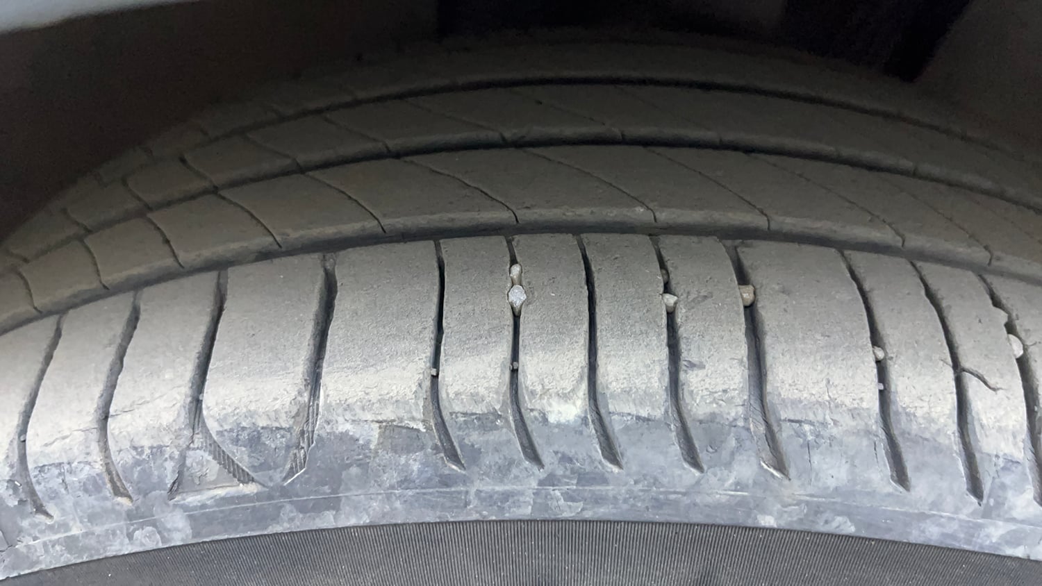 Used 2022 Volkswagen Taigun Topline 1.0 TSI AT Petrol Automatic tyres LEFT FRONT TYRE TREAD VIEW