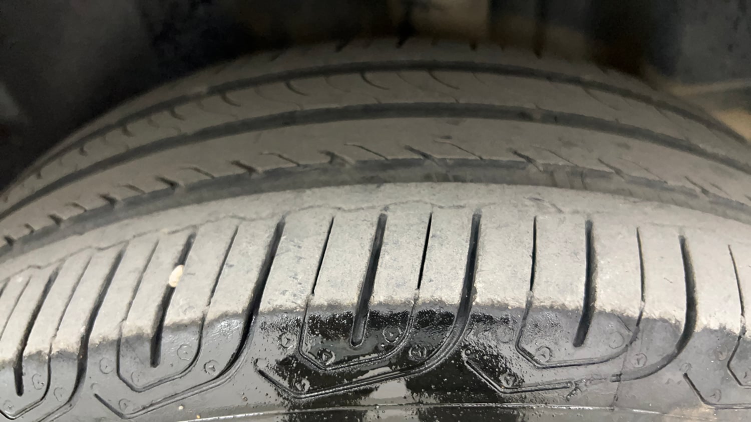 Used 2015 Volkswagen Vento Comfortline Petrol Petrol Manual tyres LEFT REAR TYRE TREAD VIEW
