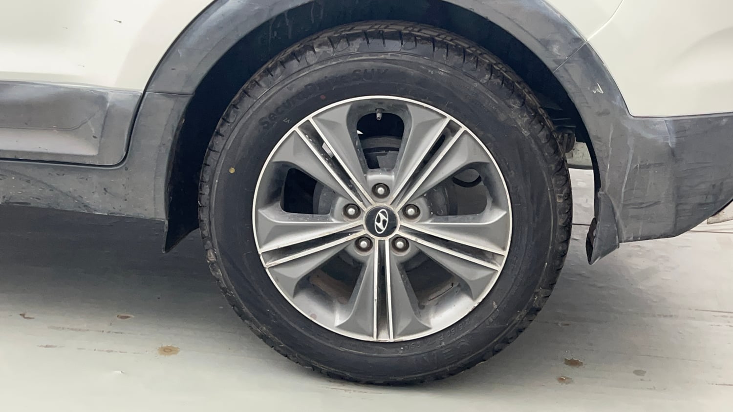 Used 2017 Hyundai Creta SX Plus 1.6 AT Petrol Petrol Automatic tyres LEFT REAR TYRE RIM VIEW