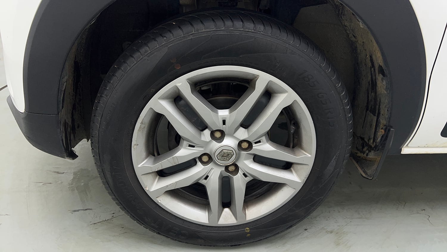 Used 2024 Renault Triber RXZ Petrol Manual tyres LEFT FRONT TYRE RIM VIEW