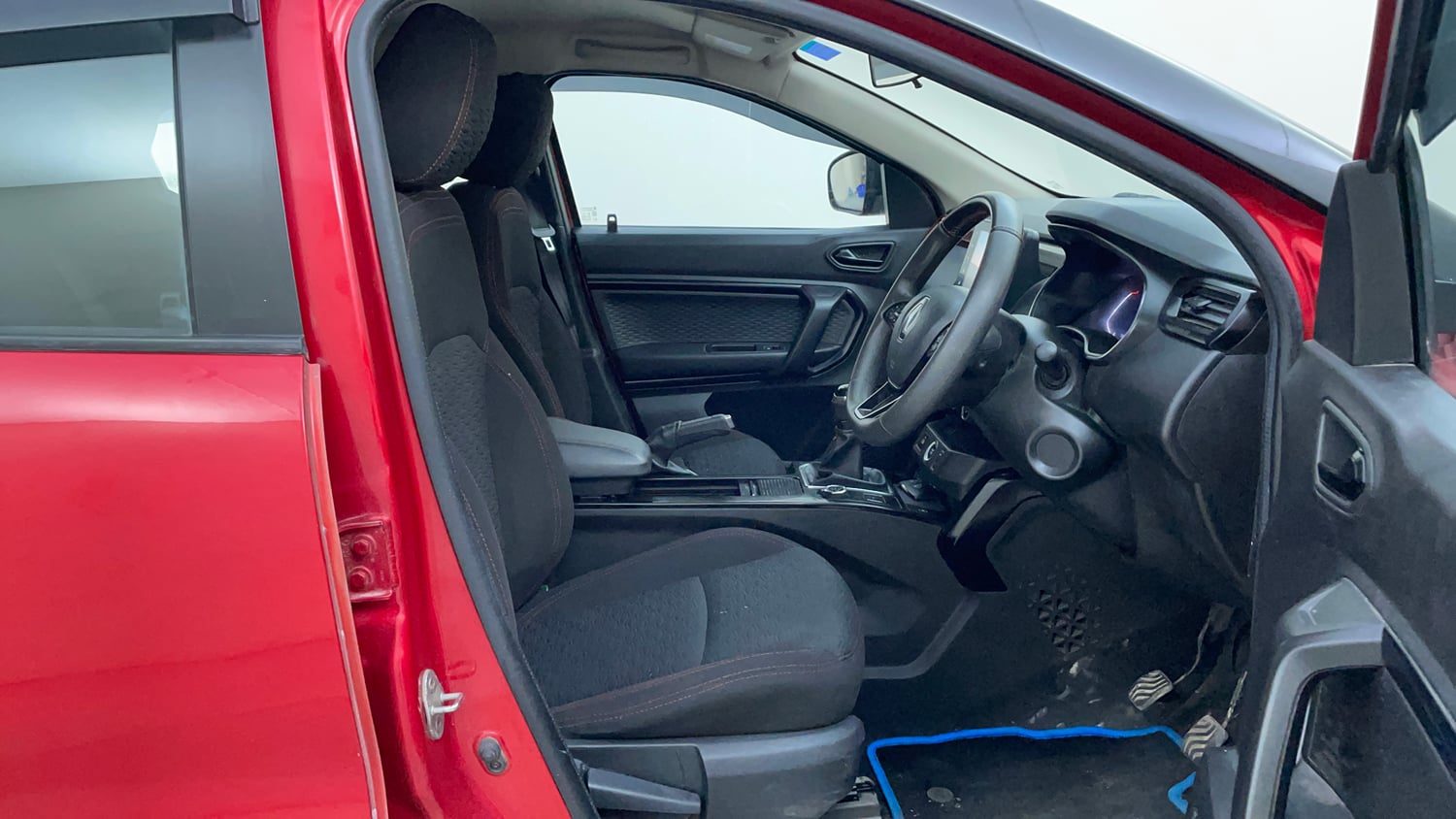 Used 2022 Renault Kiger RXZ 1.0 Turbo MT Dual Tone Petrol Manual interior RIGHT SIDE FRONT DOOR CABIN VIEW