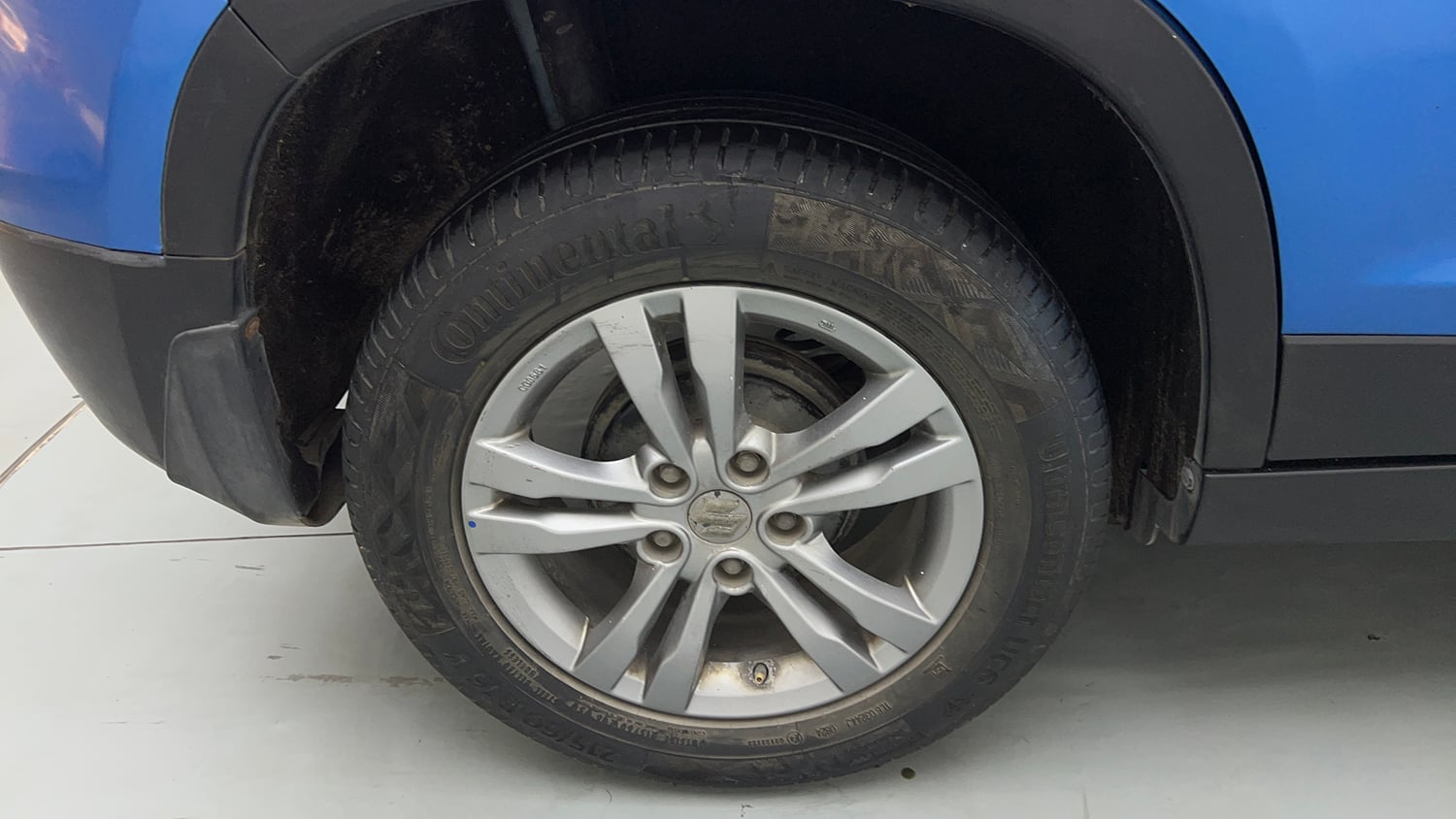 Used 2017 Maruti Suzuki Vitara Brezza ZDi+ Dual Tone Diesel Manual tyres RIGHT REAR TYRE RIM VIEW