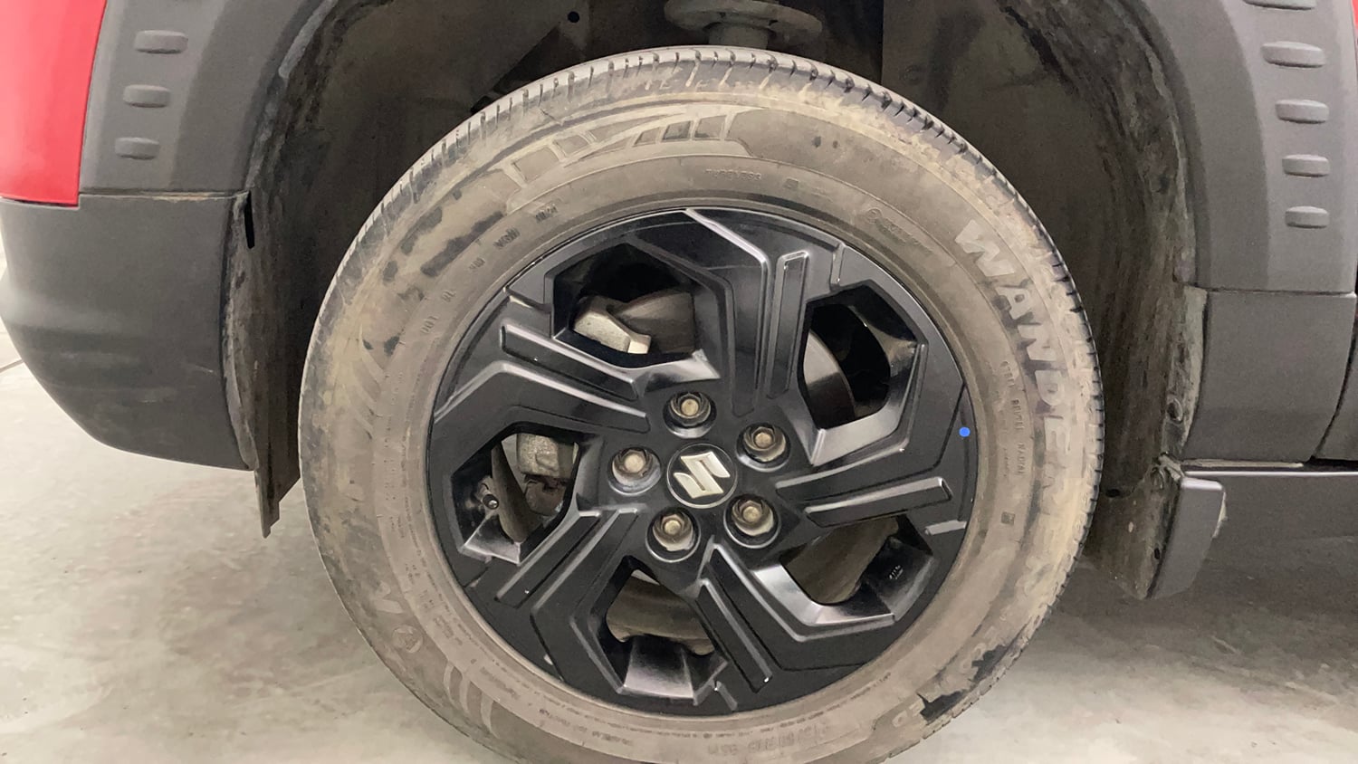 Used 2024 Maruti Suzuki Brezza ZXi S-CNG Dual Tone Cng Manual tyres LEFT FRONT TYRE RIM VIEW