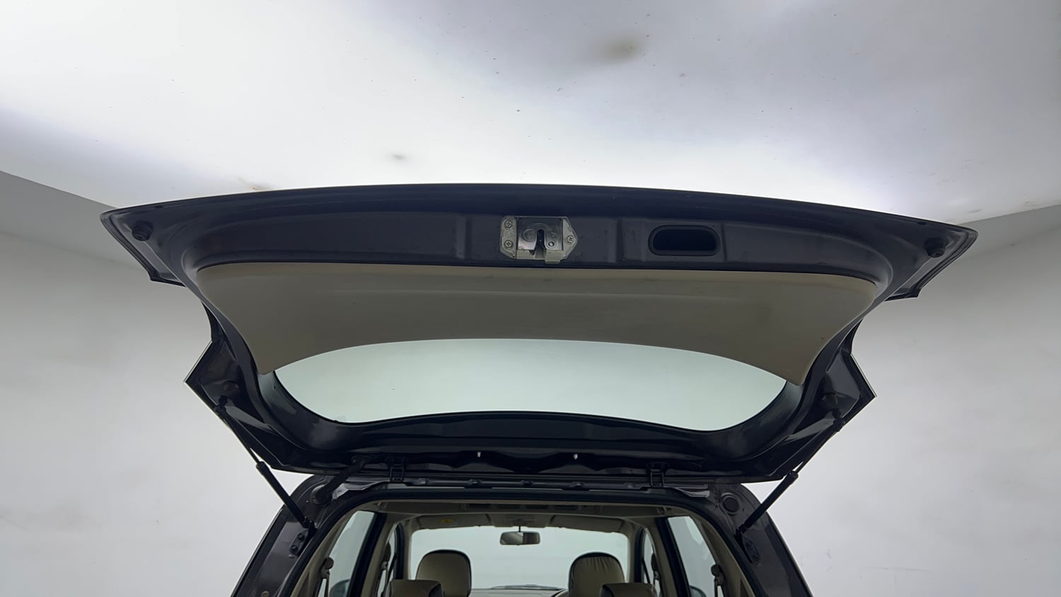 Used 2018 Maruti Suzuki Ertiga VXI Petrol Manual interior DICKY DOOR OPEN VIEW