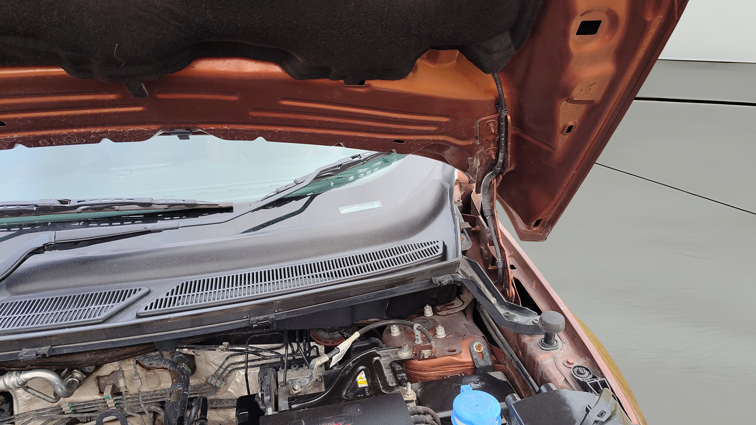 Used 2018 Ford EcoSport Titanium 1.5L Ti-VCT Petrol Manual engine ENGINE LEFT SIDE HINGE & APRON VIEW