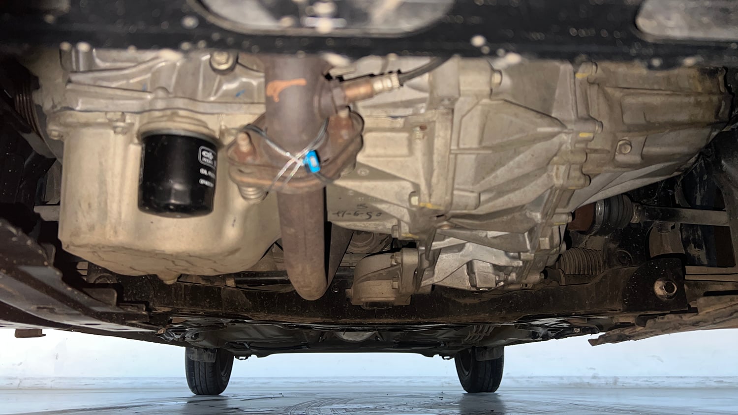 Used 2017 Maruti Suzuki Dzire VXi AMT Petrol Automatic extra FRONT LEFT UNDERBODY VIEW
