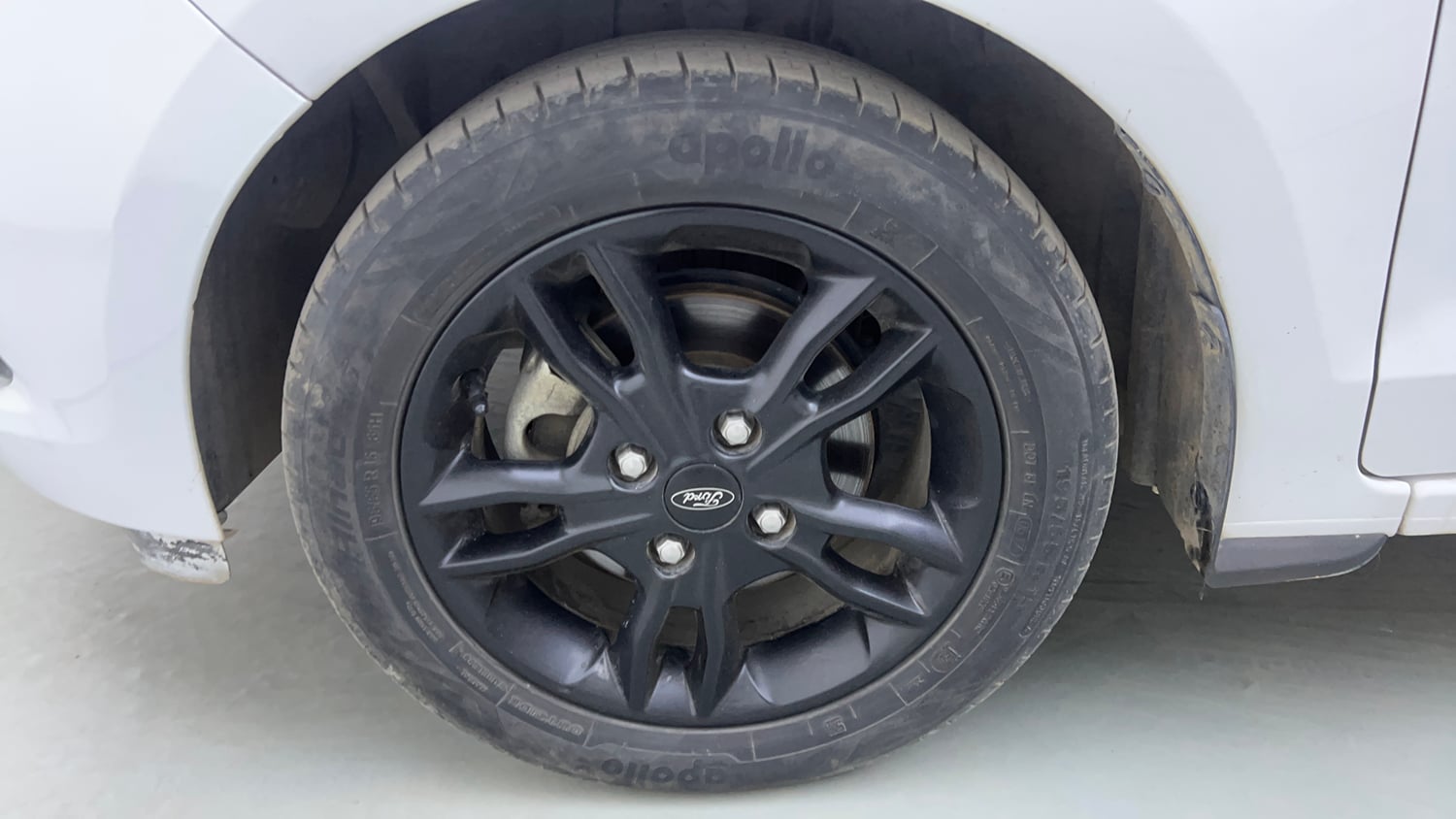 Used 2017 Ford Figo Titanium 1.2 Ti-VCT Petrol Manual tyres LEFT FRONT TYRE RIM VIEW