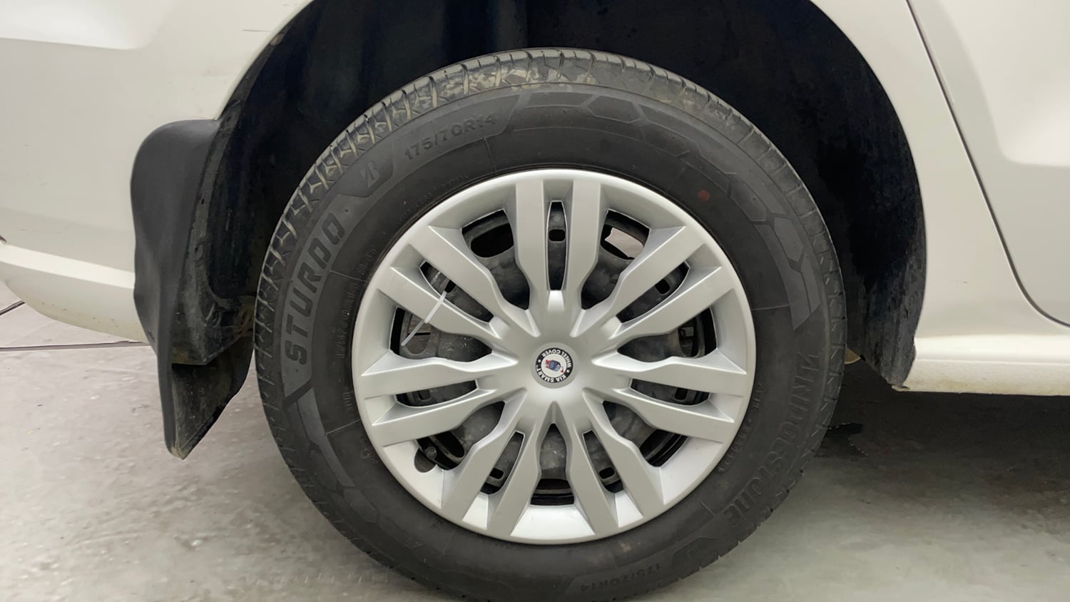 Used 2019 Volkswagen Ameo Trendline 1.0L (P) Petrol Manual tyres RIGHT REAR TYRE RIM VIEW