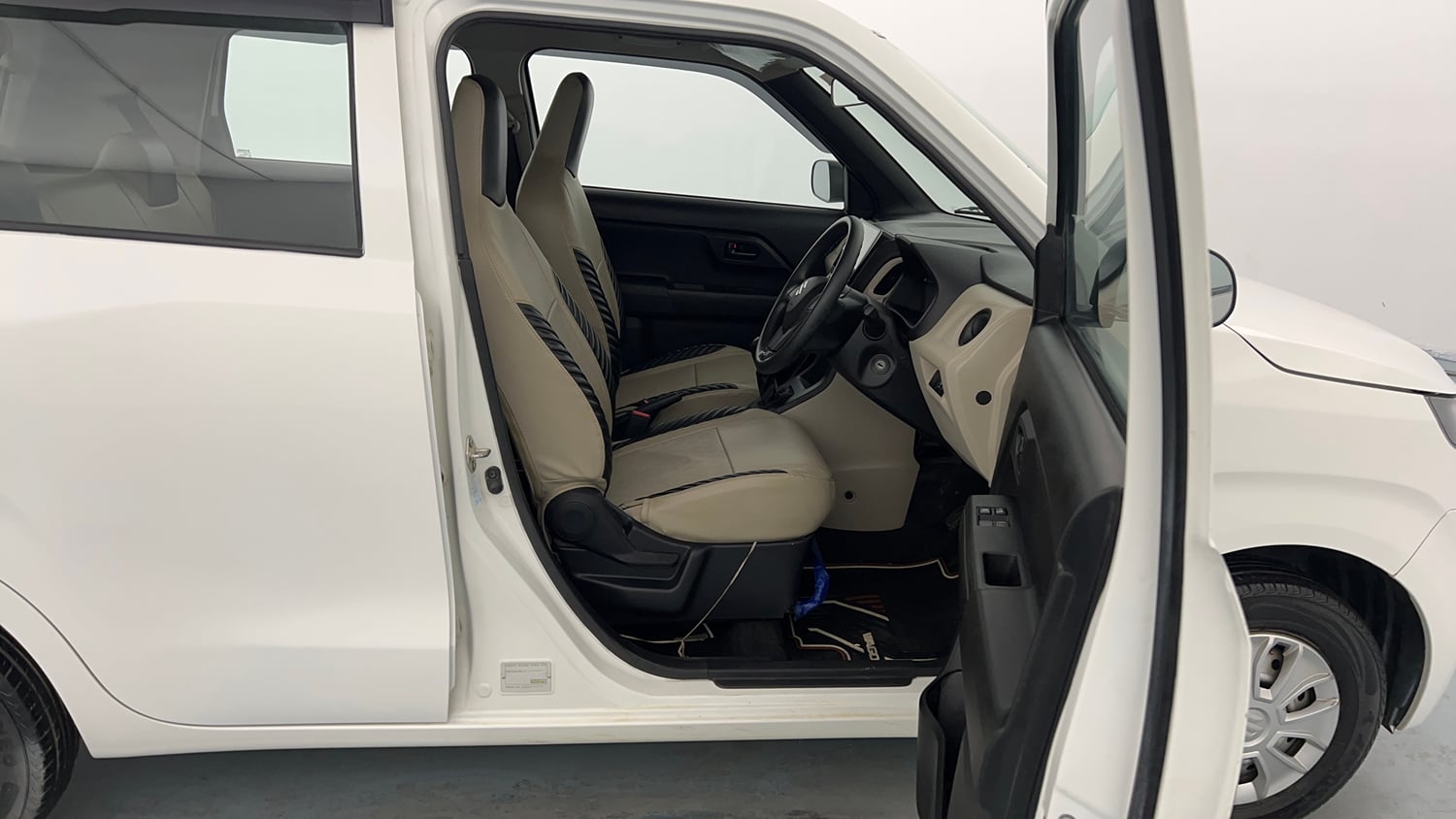 Used 2022 Maruti Suzuki Wagon R LXI 1.0 Petrol Manual interior RIGHT SIDE FRONT DOOR CABIN VIEW