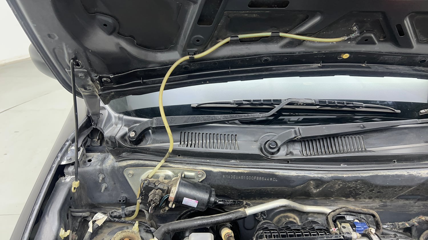 Used 2020 Maruti Suzuki Alto 800 VXi Petrol Manual engine ENGINE RIGHT SIDE HINGE & APRON VIEW