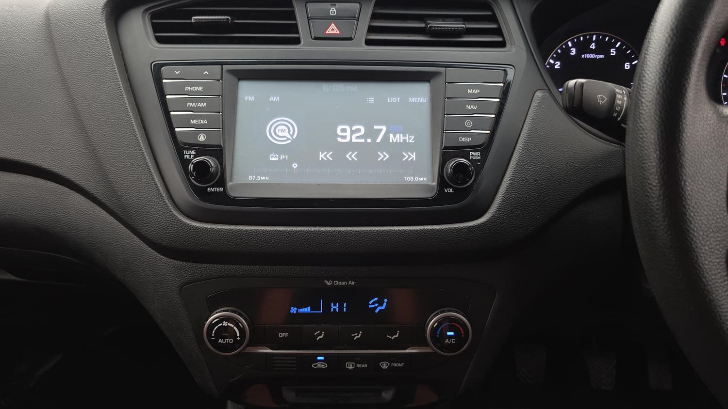 Used 2018 Hyundai Elite i20 Asta 1.2 Dual Tone Petrol Manual interior MUSIC SYSTEM & AC CONTROL VIEW