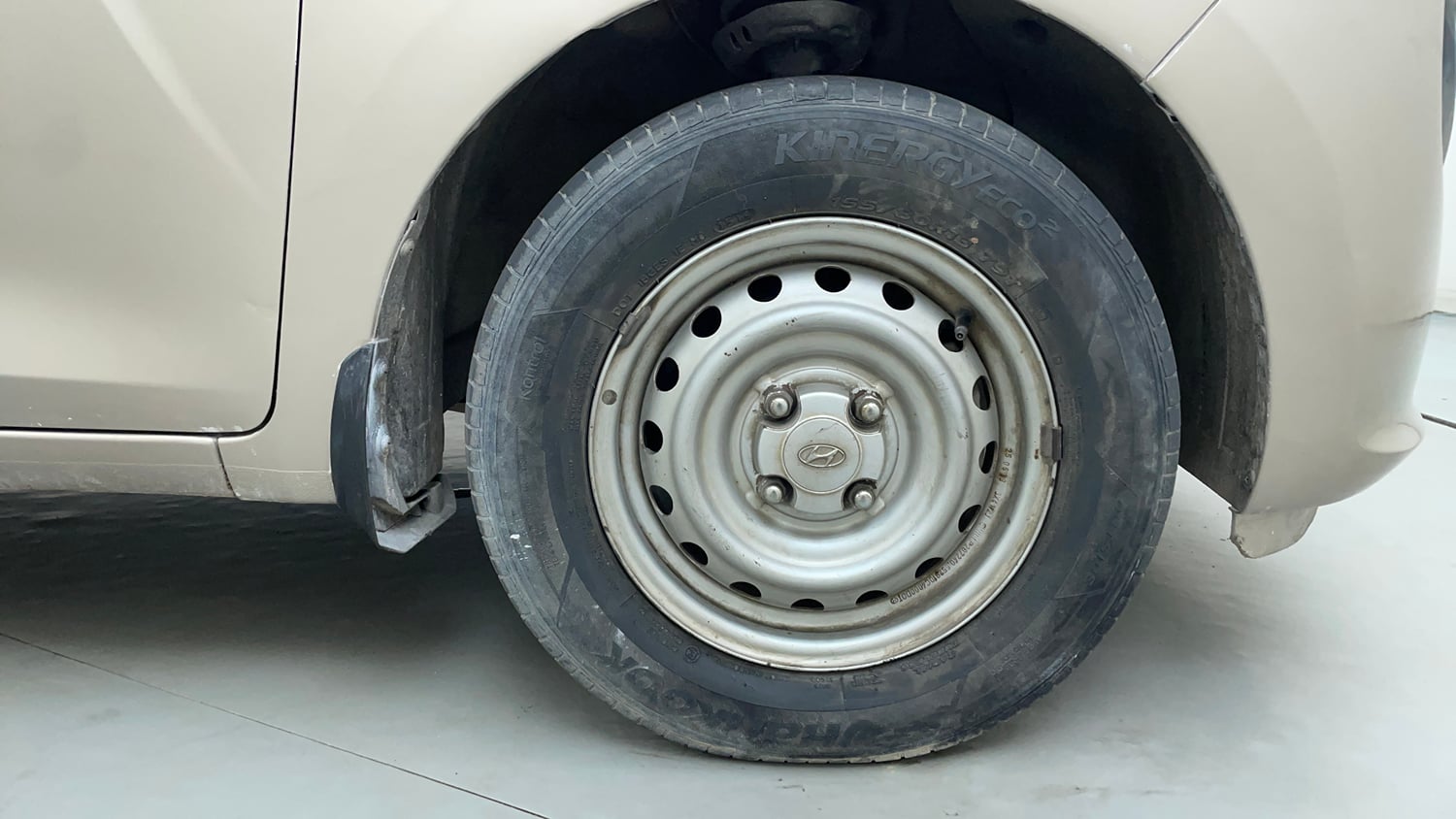 Used 2019 Hyundai Santro Era Executive Petrol Manual tyres RIGHT FRONT TYRE RIM VIEW
