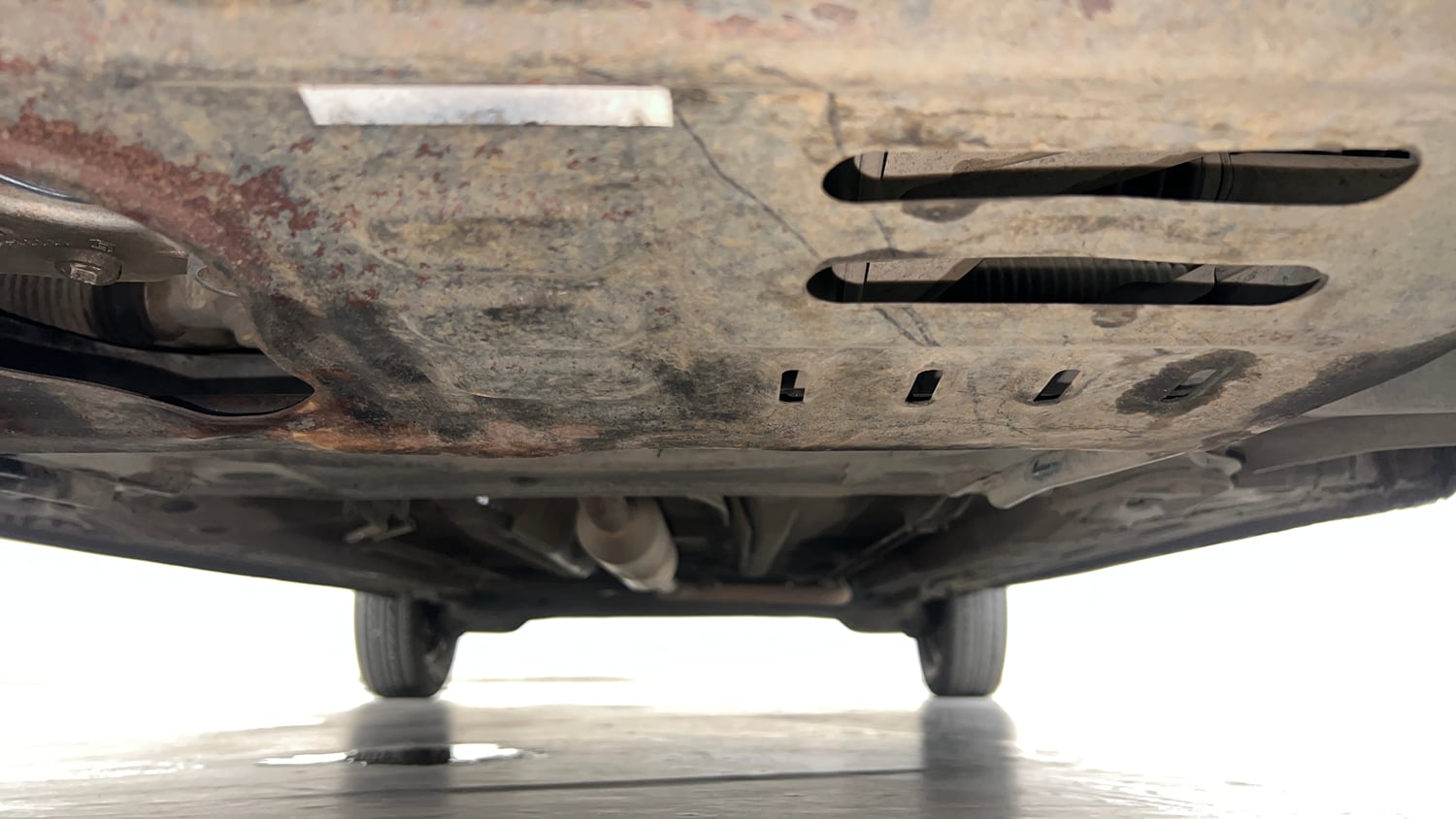 Used 2023 Renault Triber RXT EASY-R AMT Petrol Automatic extra FRONT LEFT UNDERBODY VIEW