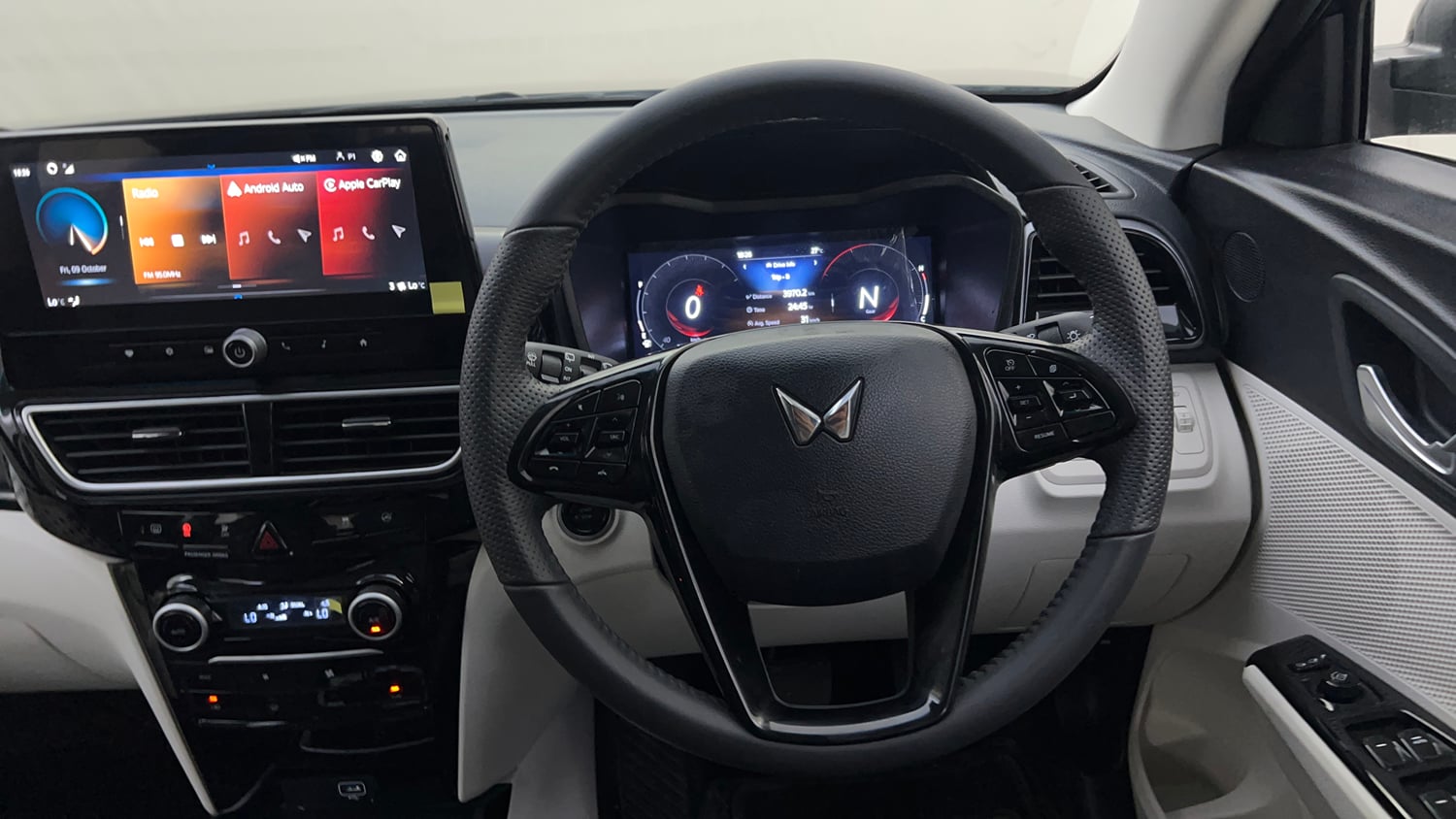 Used 2025 Mahindra XUV 3XO AX5 1.5 Diesel Autoshift Plus Diesel Automatic interior STEERING VIEW