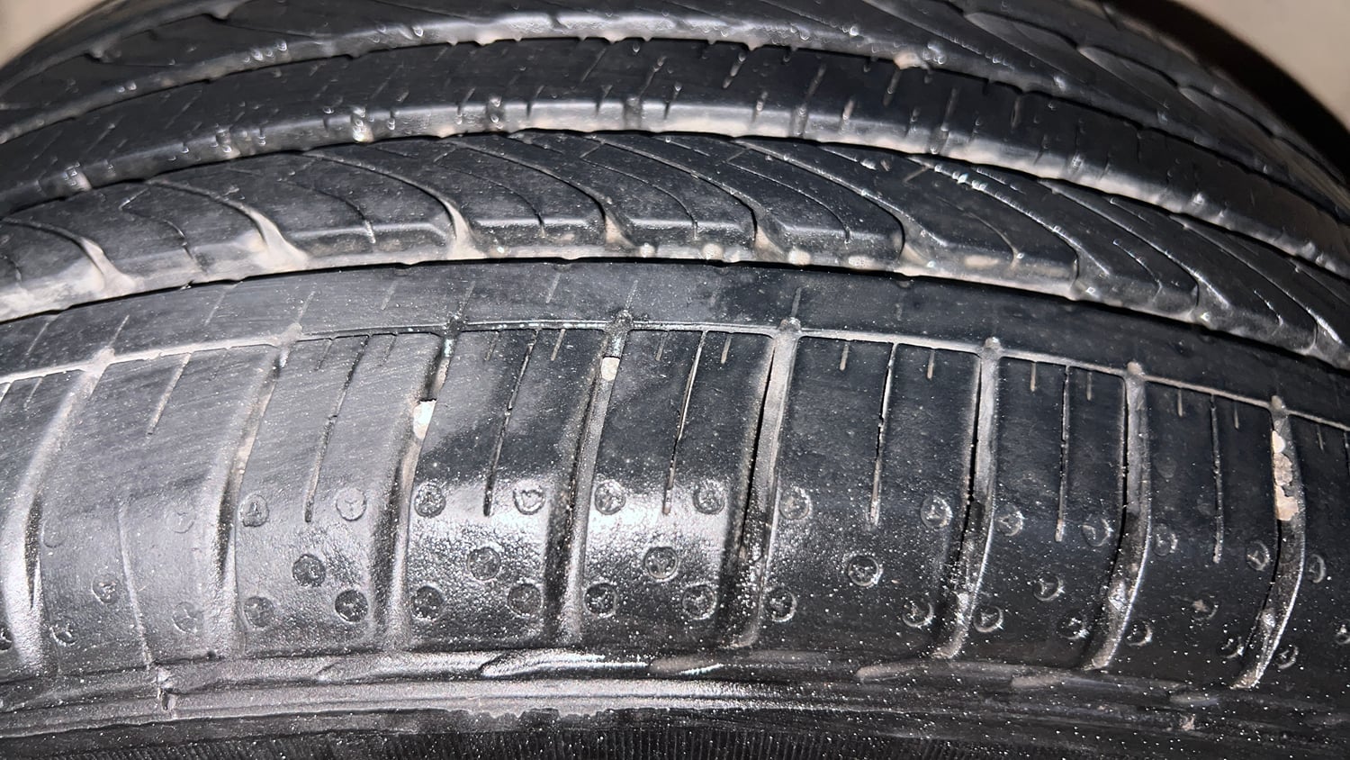 Used 2013 Volkswagen Polo Highline1.2L (P) Petrol Manual tyres LEFT REAR TYRE TREAD VIEW