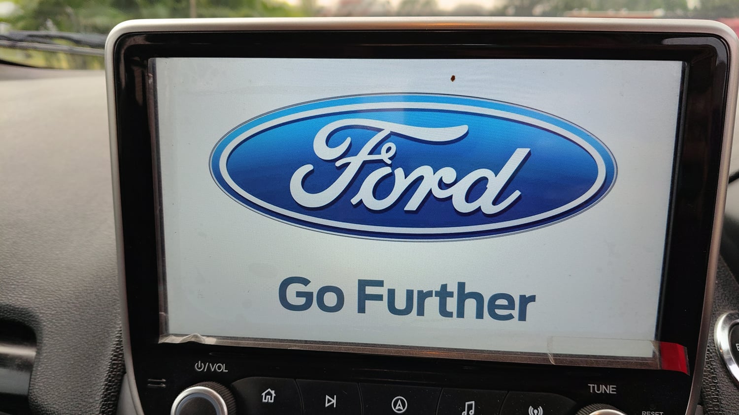 Used 2018 Ford EcoSport Titanium 1.5L Ti-VCT Petrol Manual top_features Integrated (in-dash) music system