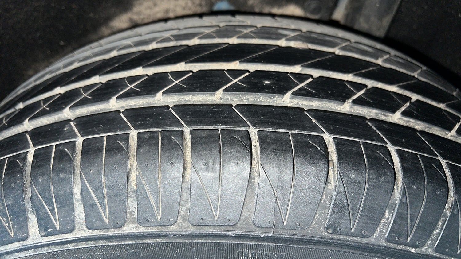 Used 2017 Maruti Suzuki Vitara Brezza ZDi+ Dual Tone Diesel Manual tyres LEFT REAR TYRE TREAD VIEW