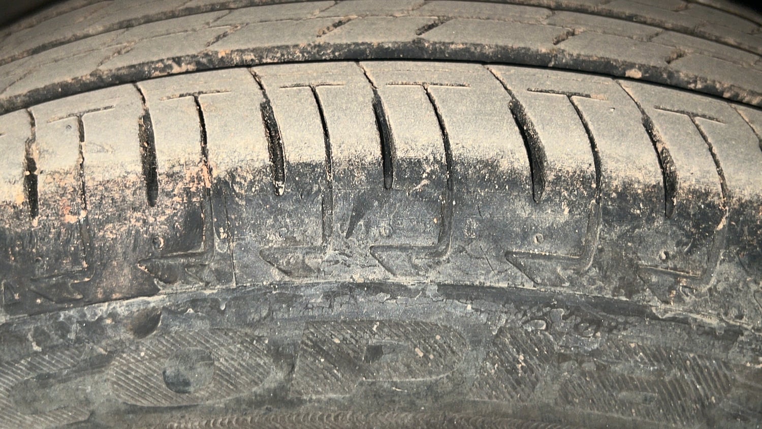 Used 2022 Maruti Suzuki Ignis Sigma 1.2 MT Petrol Manual tyres LEFT FRONT TYRE TREAD VIEW