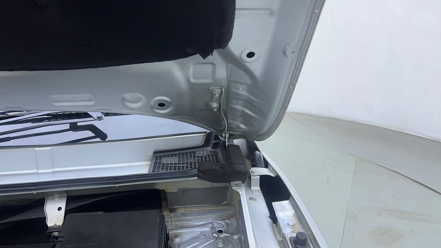 Used 2024 Renault Kwid CLIMBER AMT Petrol Automatic engine ENGINE LEFT SIDE HINGE & APRON VIEW