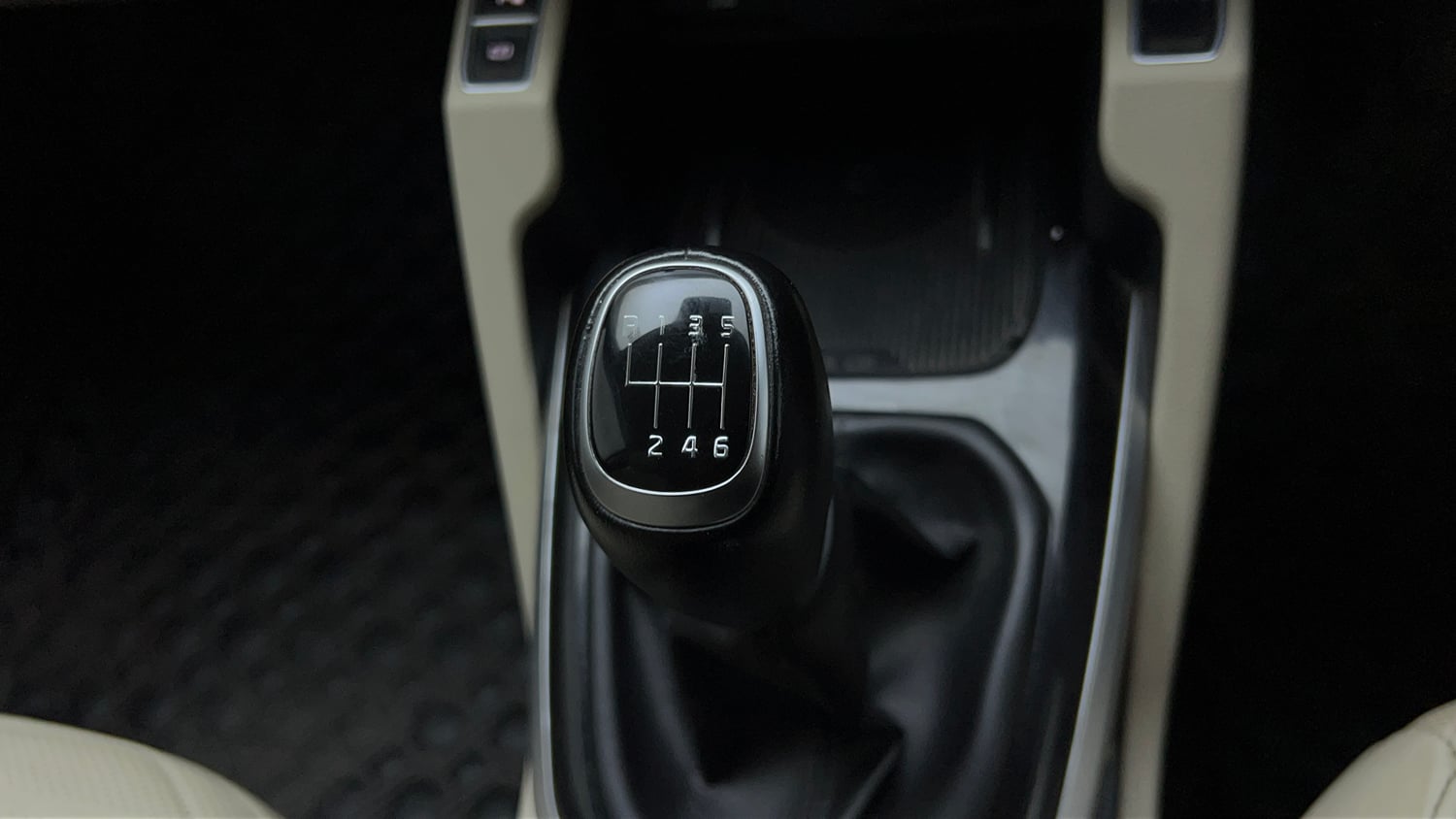 Used 2022 Kia Carens Luxury Plus 1.4 Petrol 7 STR Petrol Manual interior GEAR  KNOB VIEW
