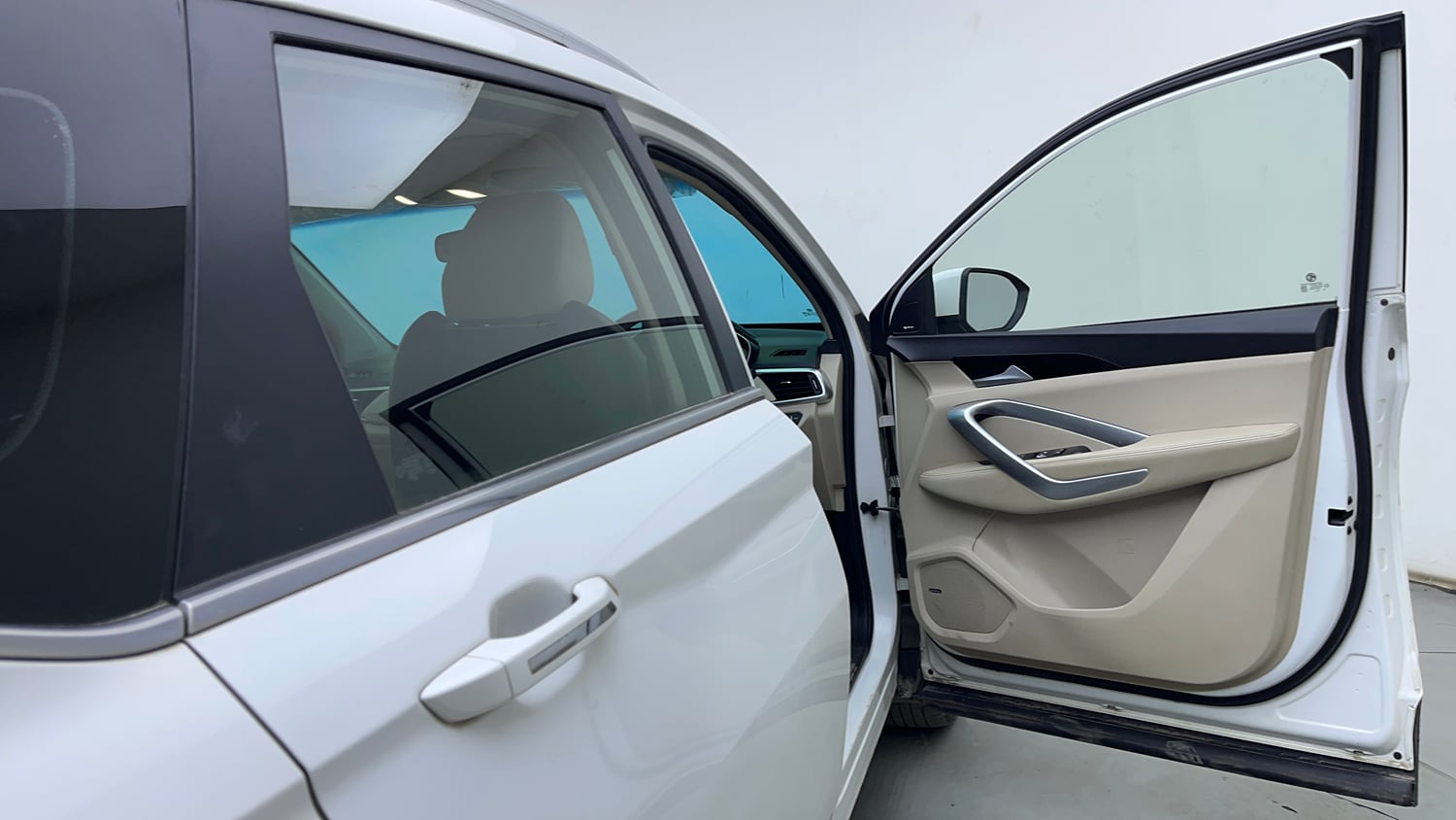 Used 2023 MG Motors Hector Sharp 1.5 Petrol CVT Petrol Automatic interior RIGHT FRONT DOOR OPEN VIEW